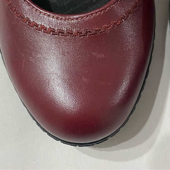 NWOB Clarks Mary Jane Deep Red Leather Buckle Strap Short Heel Shoes Size 7.5M - Picture 12 of 14